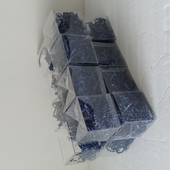 16 small plastic clear  gift boxes w navy blue  Crinkle Paper 3"x 3" x 3" - Picture 12 of 12